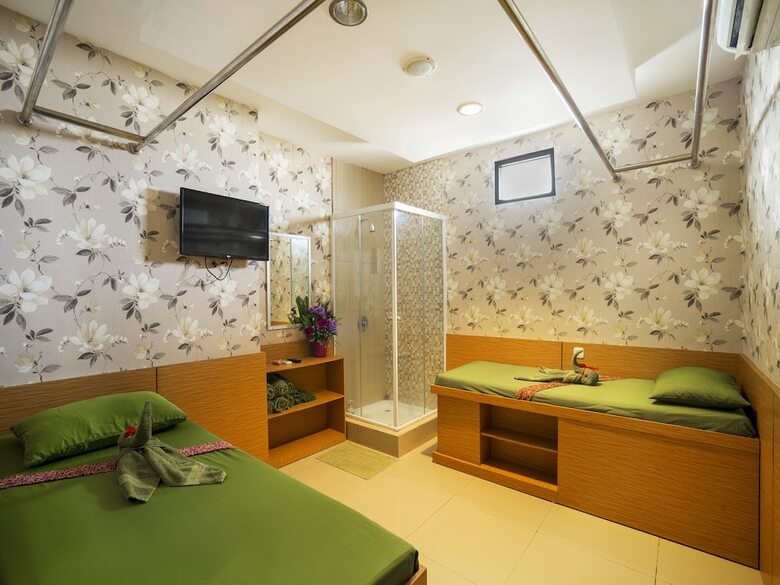 Capital O 1083 Hotel Grand Kartika
