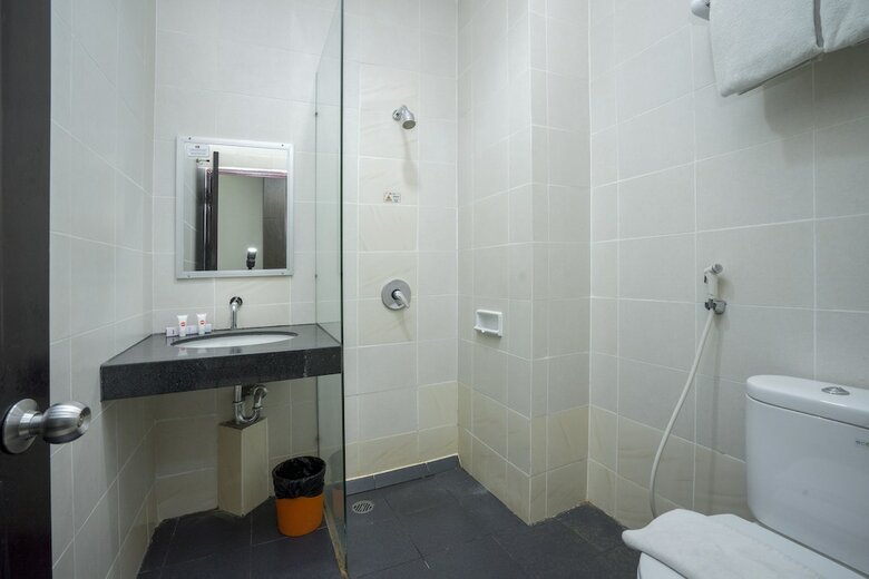 Capital O 1083 Hotel Grand Kartika