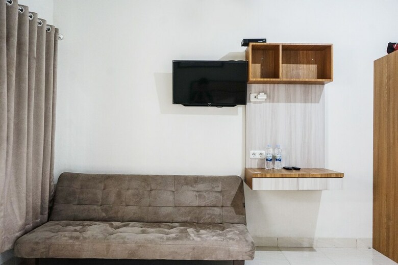 Hostal Oyo 1076 Dmc Homestay