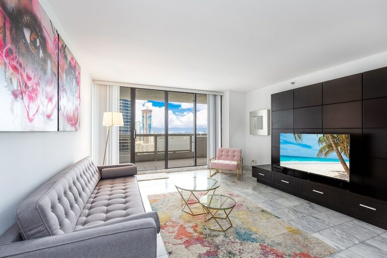 3 Bedroom Condo With Stunning Balcony View