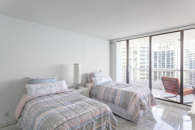3 Bedroom Condo With Stunning Balcony View