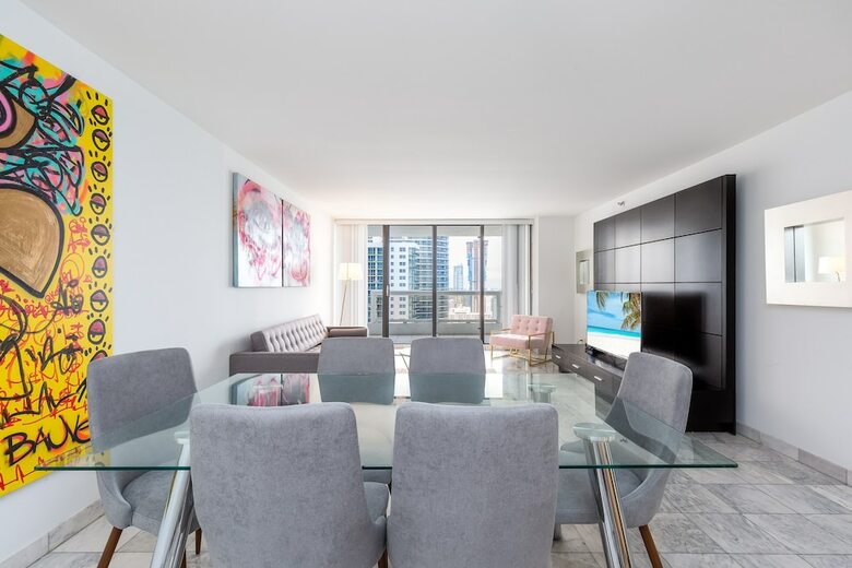 3 Bedroom Condo With Stunning Balcony View
