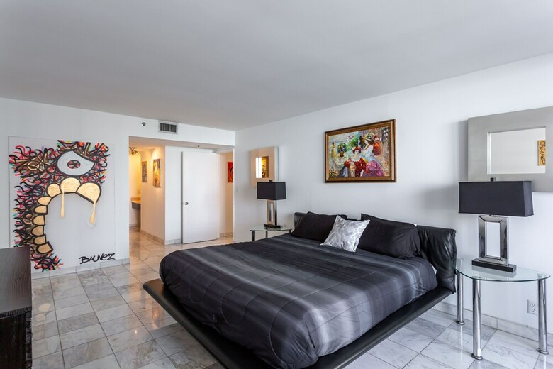3 Bedroom Condo With Stunning Balcony View