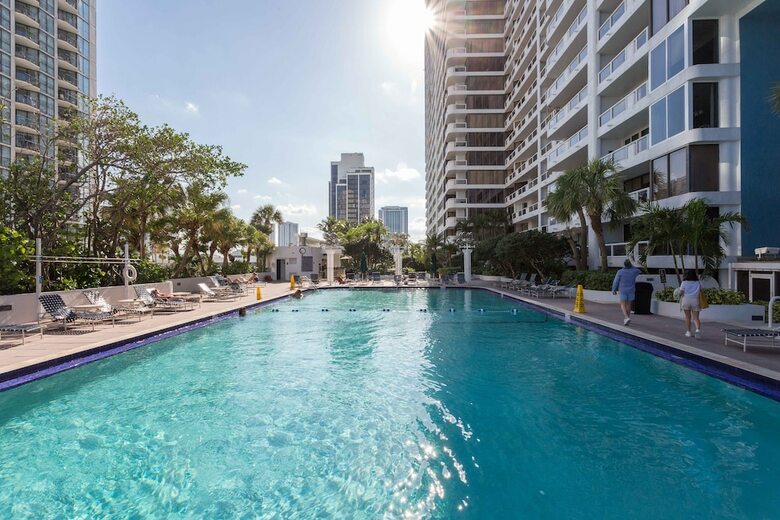 3 Bedroom Condo With Stunning Balcony View