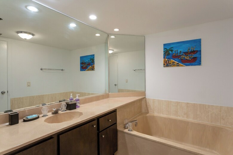 3 Bedroom Condo With Stunning Balcony View