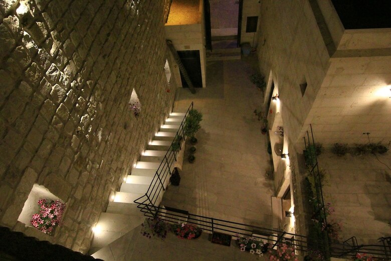 Hotel Tafana Cave & Stone Lodge