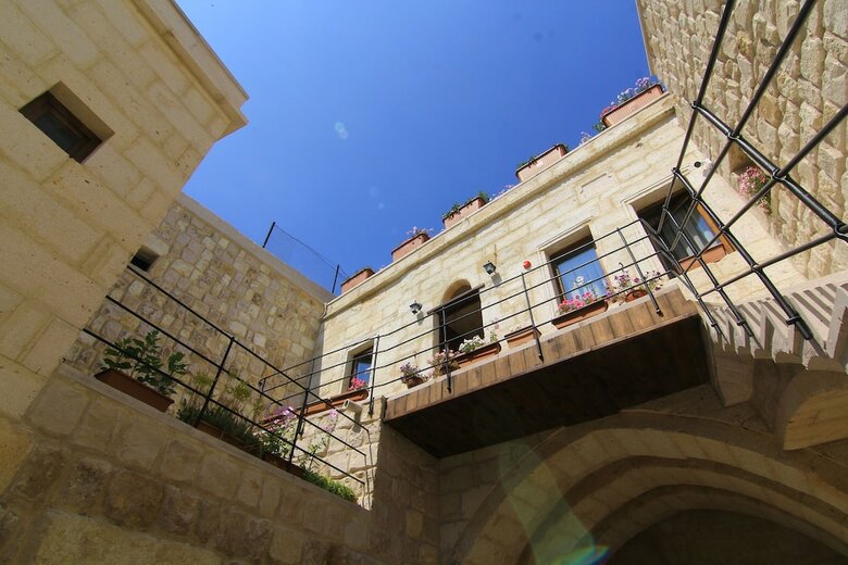 Hotel Tafana Cave & Stone Lodge