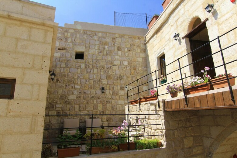 Hotel Tafana Cave & Stone Lodge