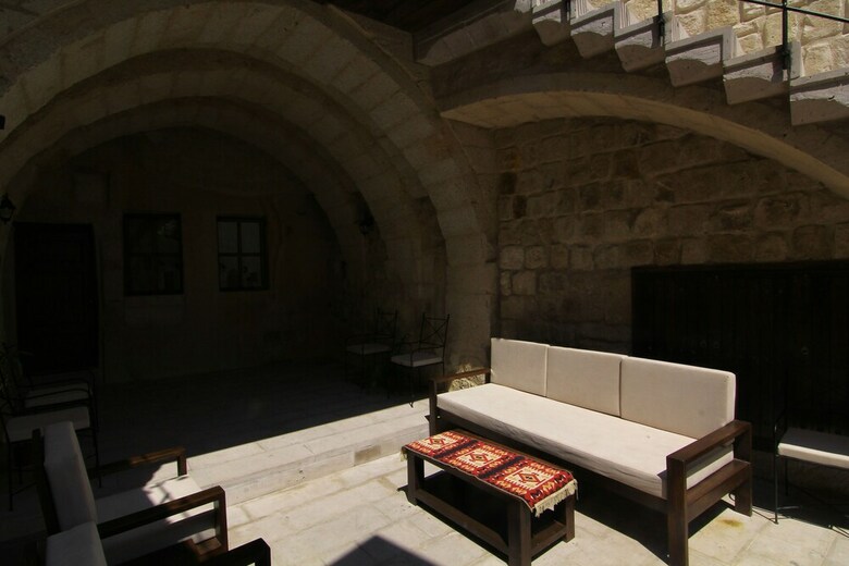 Hotel Tafana Cave & Stone Lodge
