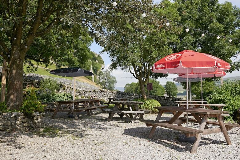 Tennant Arms Hotel