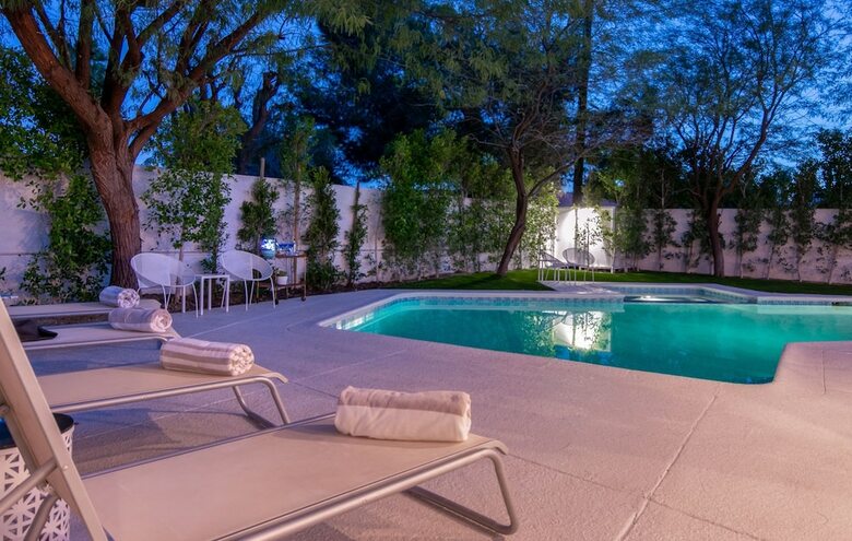 Ps Modern Pool Jewel Three Bedroom House