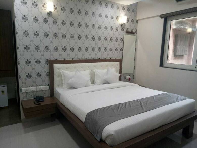 Hotel Vrushali Inn