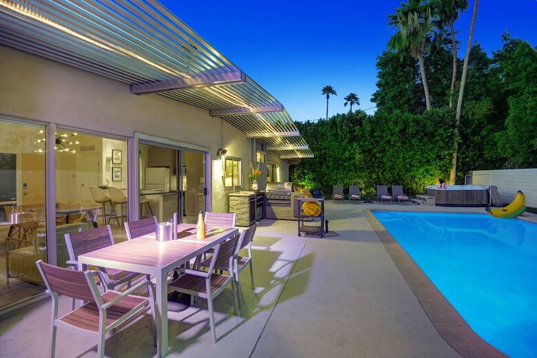 Banana Cabana Palm Springs Three Bedroom House