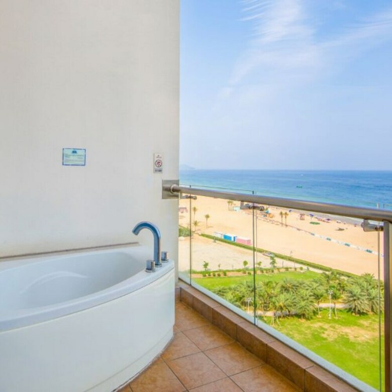 Days Hotel & Suites Yangjiang