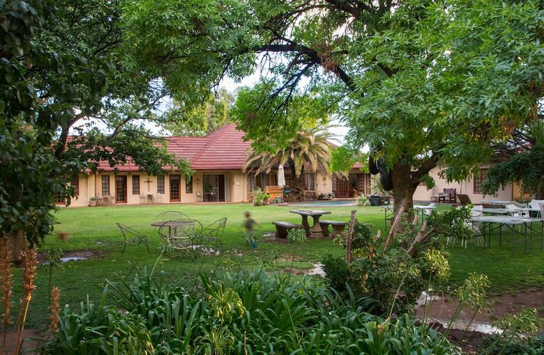 Hotel A Cherry Lane Self Catering And B&B