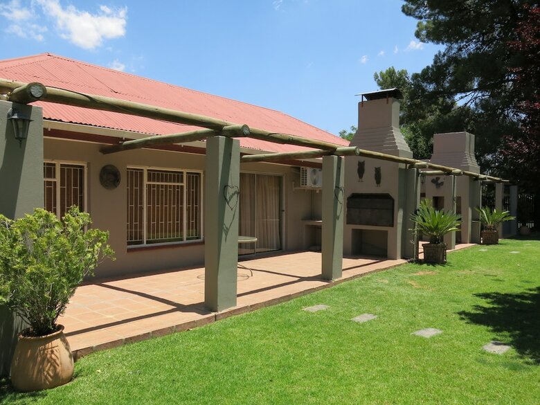 Hotel A Cherry Lane Self Catering And B&B