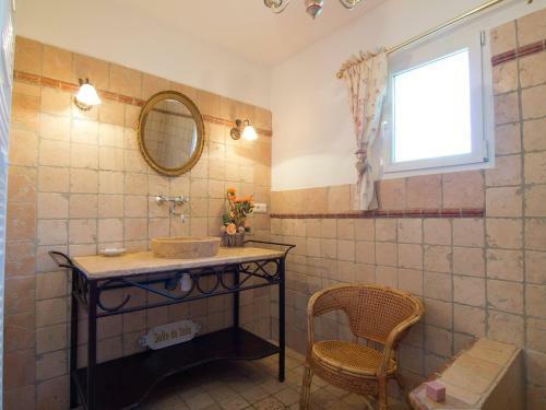 Holiday Home Maison La Fabrique Villelaure
