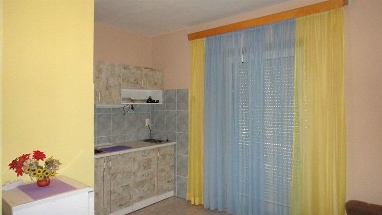 Apartments Nada-on Quiet Location In Center Of Starigrad