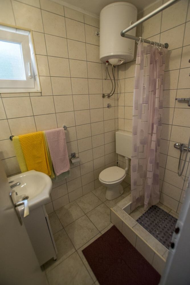 Apartments Nada-on Quiet Location In Center Of Starigrad