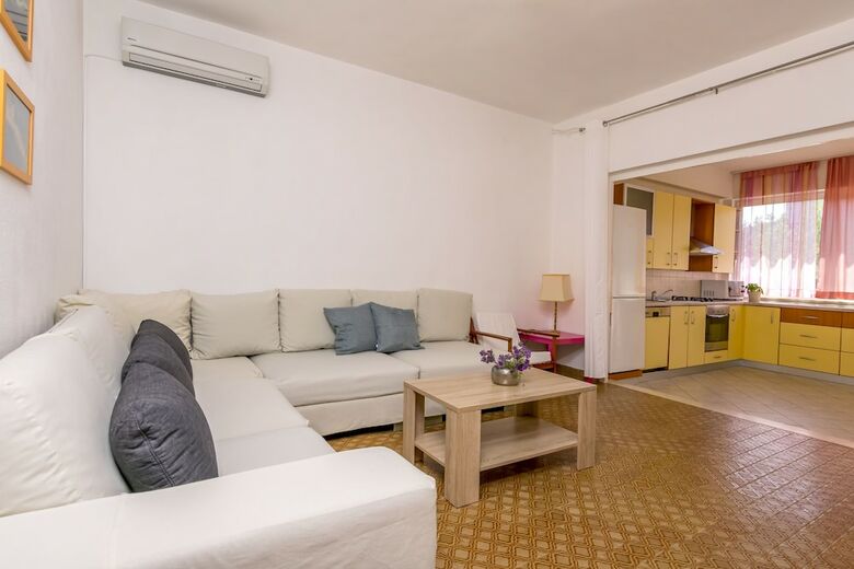 House Sun?ani Dvori