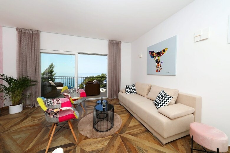Redstone Luxury Apartments