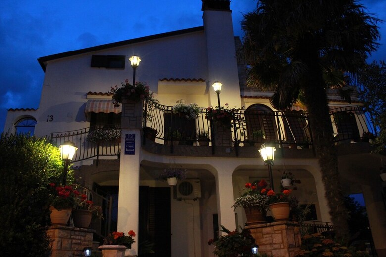 Apartamentos Rooms Violanda