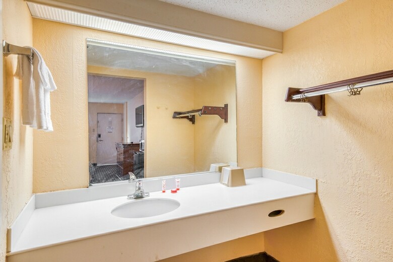 Oyo Hotel Jackson Fairgrounds I-55