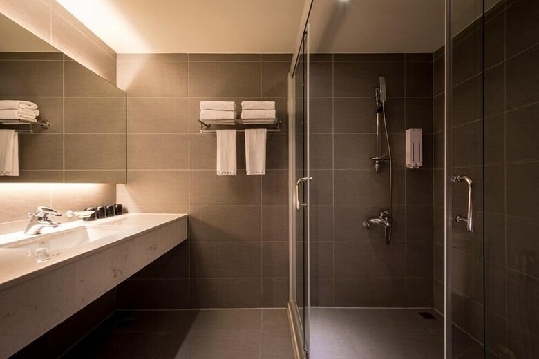 Chateau Rich Hotel