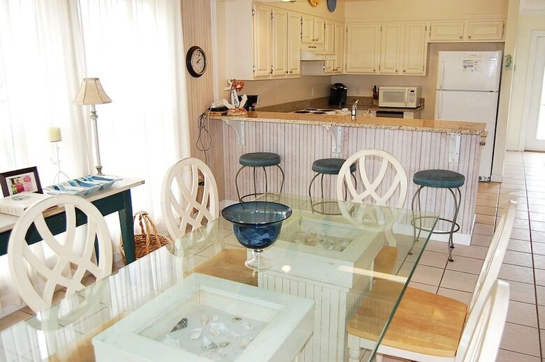 Hayley House Beachside 12 - Four Bedroom Vacation Home