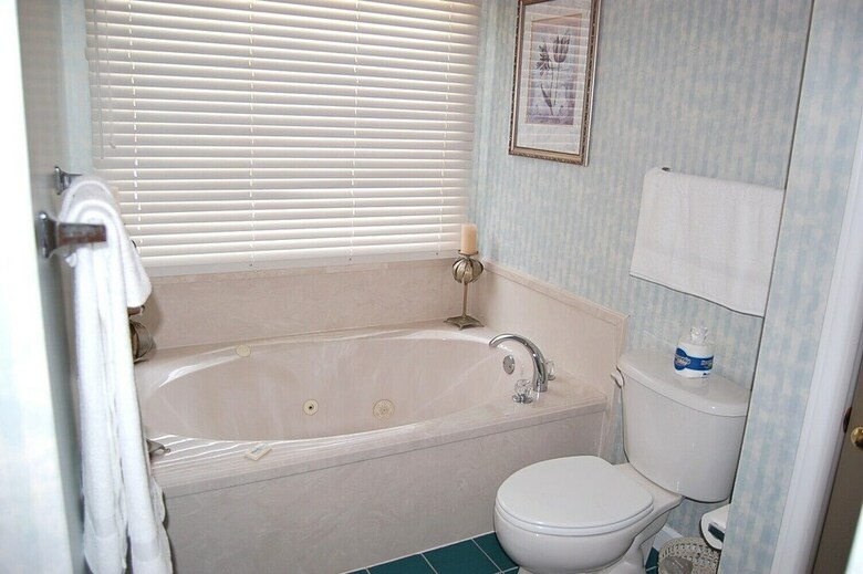 Hayley House Beachside 12 - Four Bedroom Vacation Home