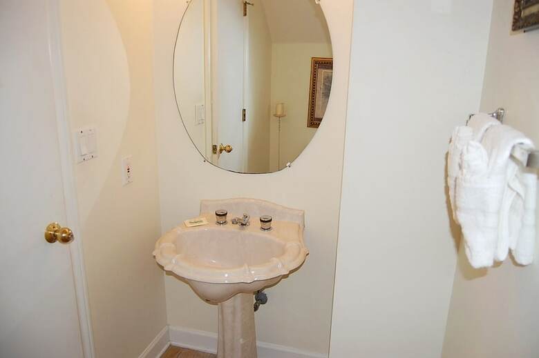 Hayley House Beachside 12 - Four Bedroom Vacation Home