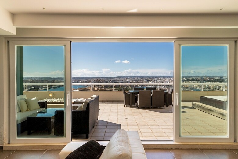 Apartamentos The Most Incredible View In Malta, Inc Pool
