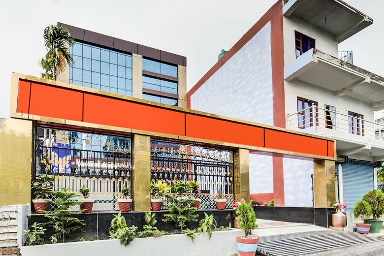 Oyo 475 Hotel Eastern Palace Pvt Ltd