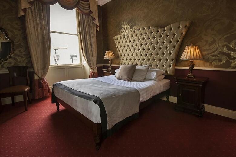 Greville Arms Hotel