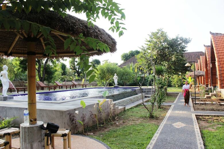 Bed & Breakfast Kubu Padi Wooden House
