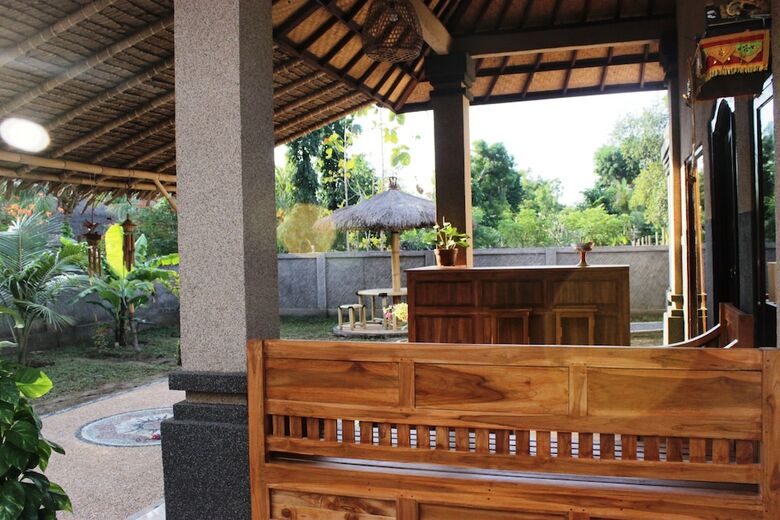 Bed & Breakfast Kubu Padi Wooden House