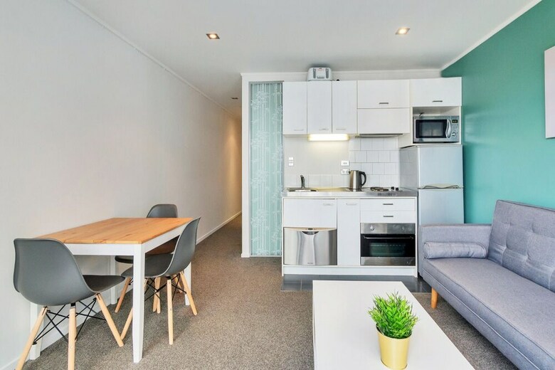 Jht - 2 Brm Apartment, Queen St, Netflix Tv