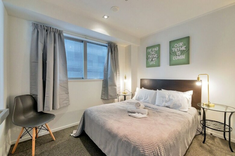 Jht - 2 Brm Apartment, Queen St, Netflix Tv