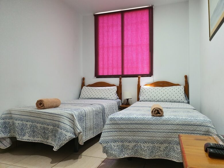 Hotel Doramas Private Rooms Shared Toilet