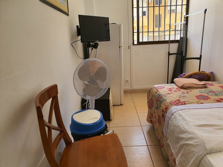 Hotel Doramas Private Rooms Shared Toilet
