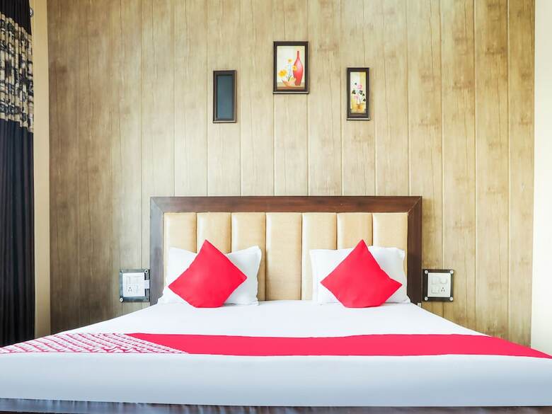Capital O 38771 Hotel J7 International