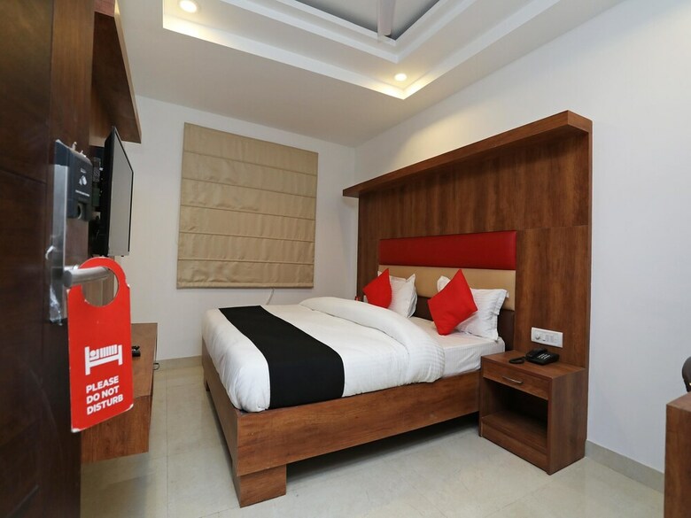 Hotel Capital O 40964 Urban Delux