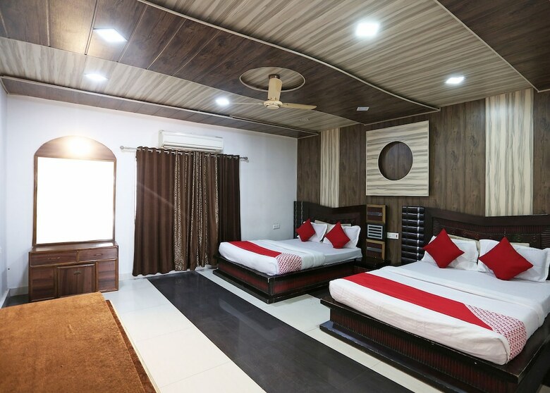 Hotel Oyo 39932 Sibbal Farms