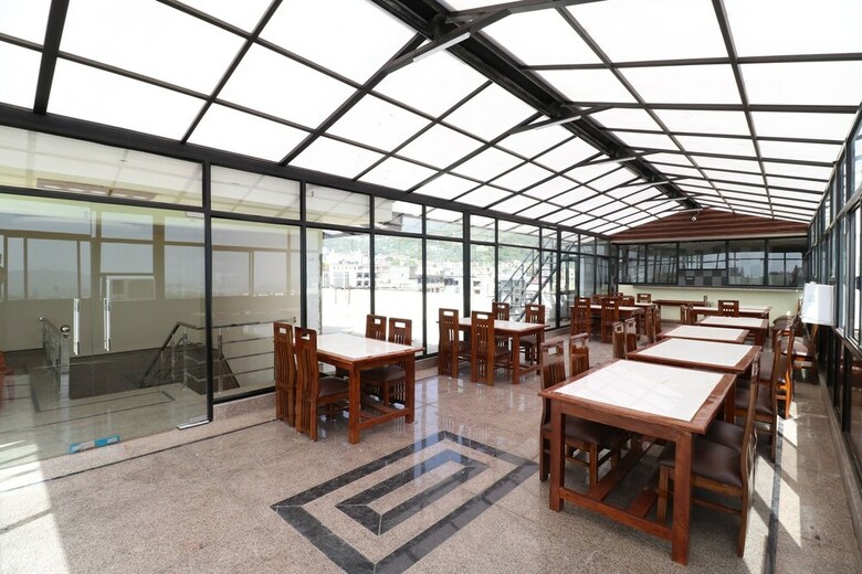 Oyo 37959 Hotel Royal Stay