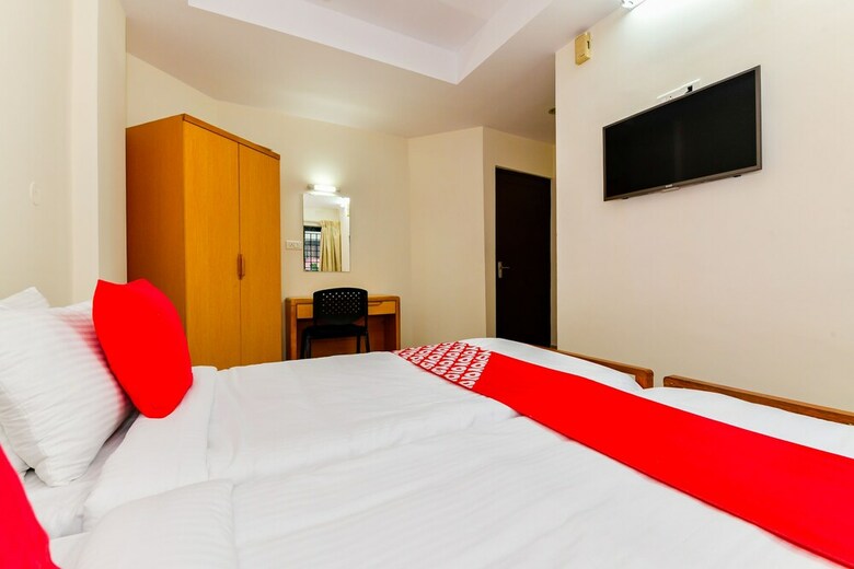 Hotel Oyo Flagship 38119 Tristar Residency
