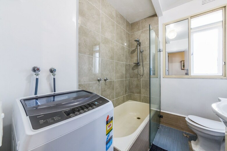 2 Bed Apartment With Free Parking - Netflix, Close To Train