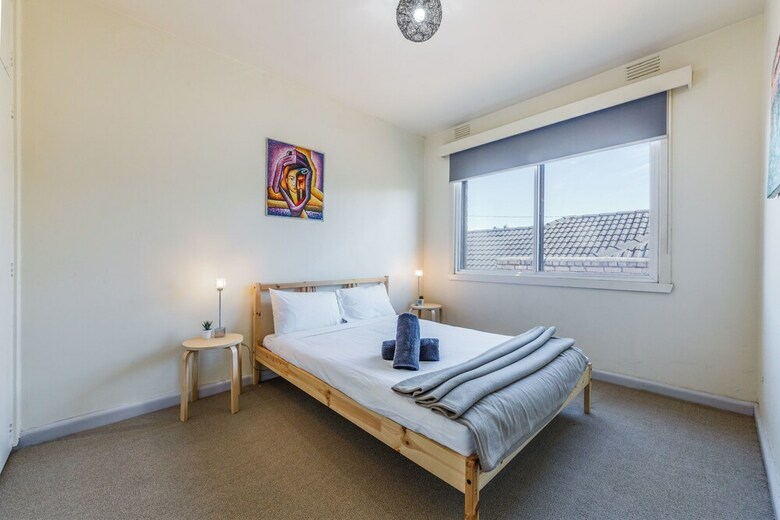 2 Bed Apartment With Free Parking - Netflix, Close To Train