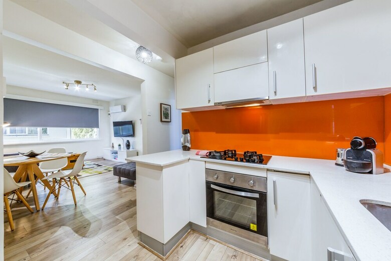 2 Bed Apartment With Free Parking - Netflix, Close To Train