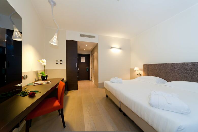 Hotel Rmh Modena Des Arts
