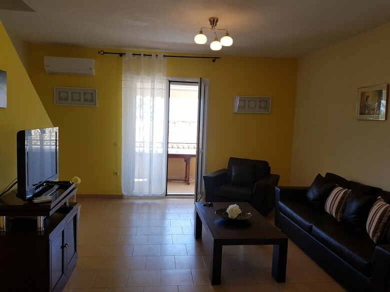 Apartamentos Menigosaa2g No59 2 Storey Maisonette Sea